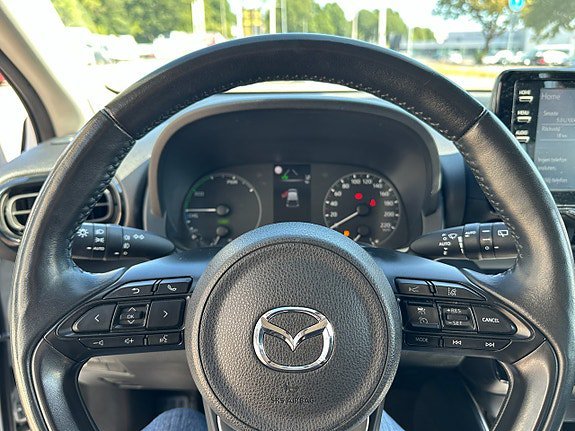 Vehicle Image 12