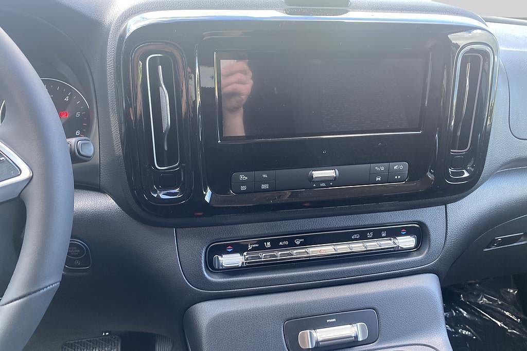 Vehicle Image 13