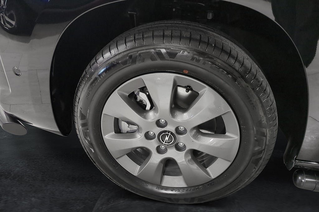 Vehicle Image 9