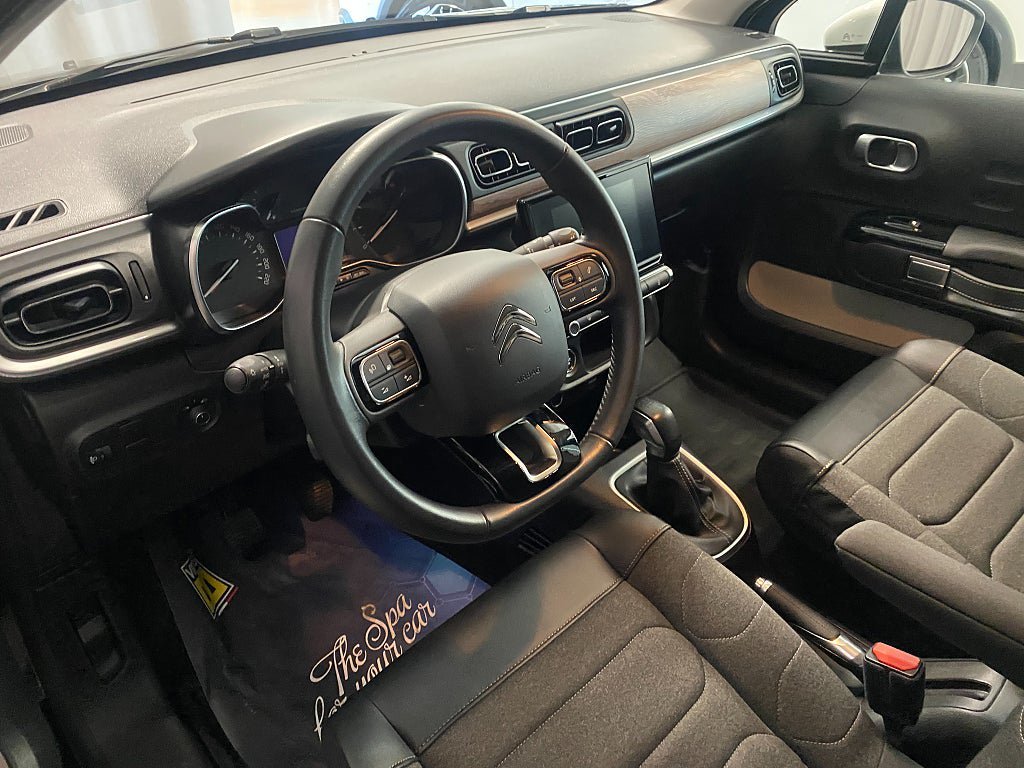 Vehicle Image 10