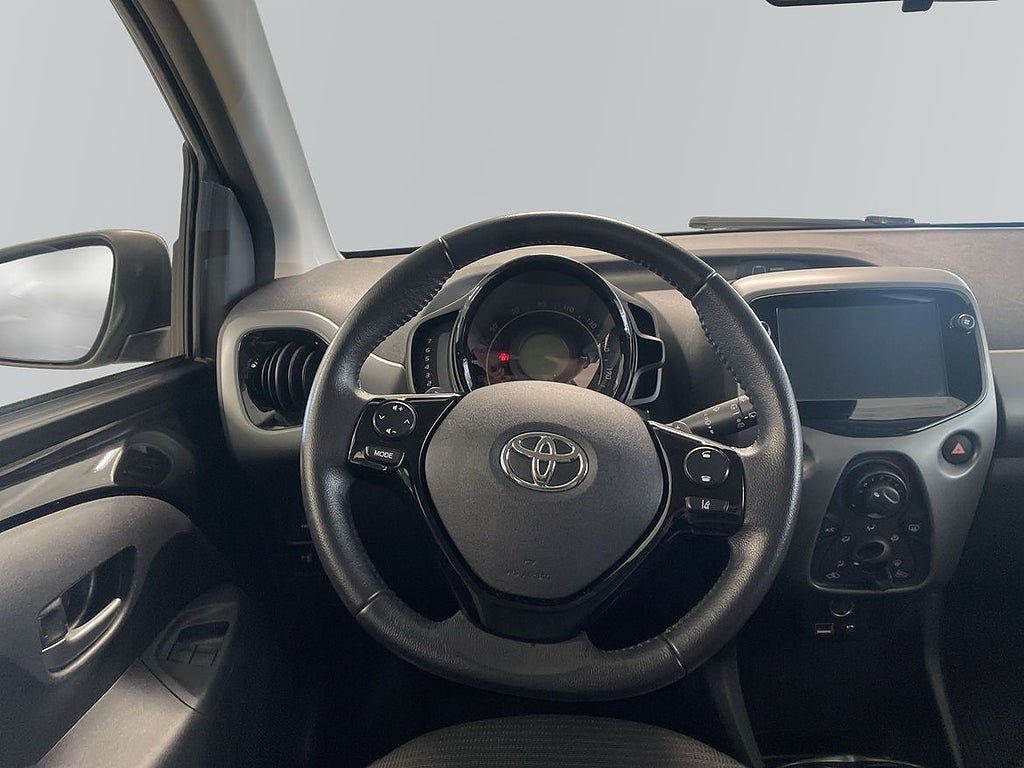 Vehicle Image 9