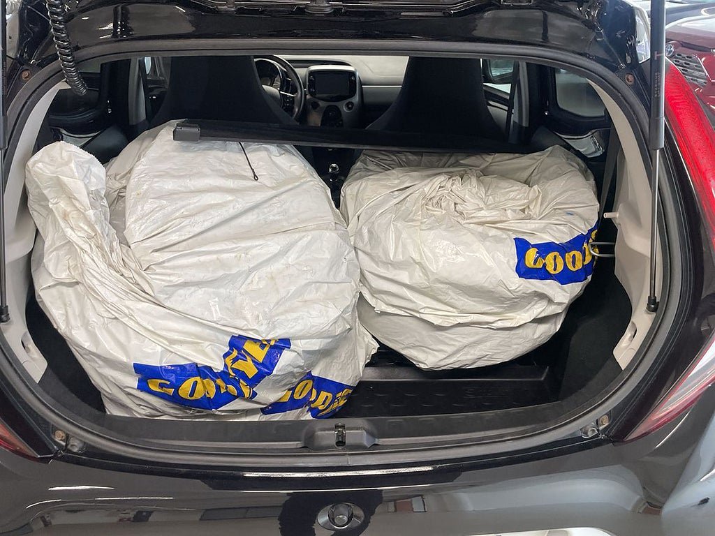 Vehicle Image 16
