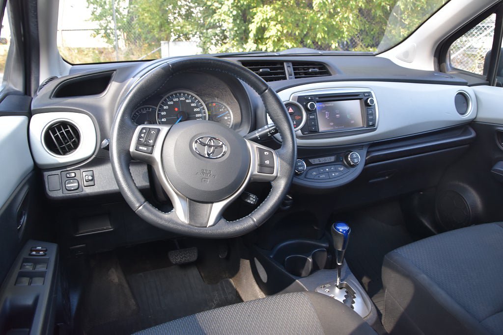 Vehicle Image 7