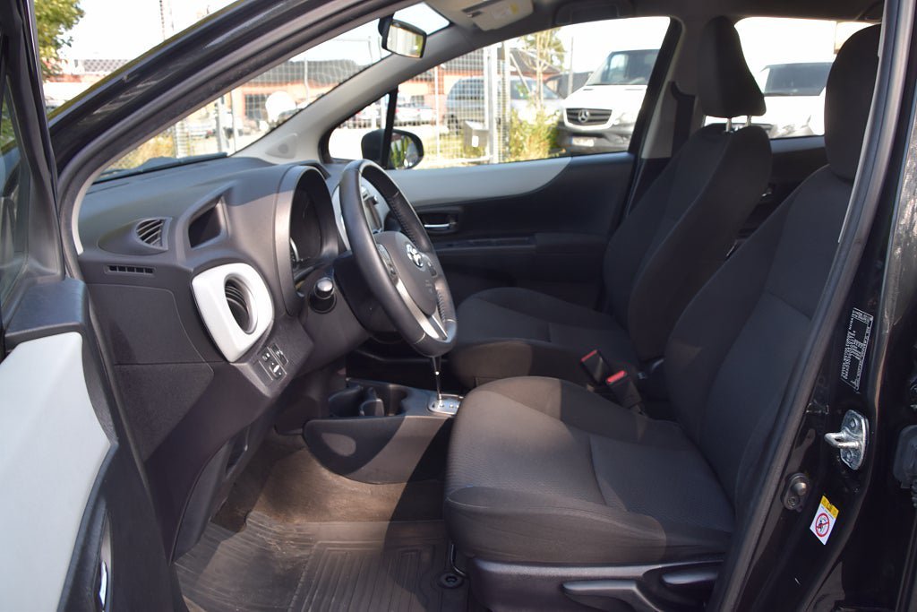 Vehicle Image 8