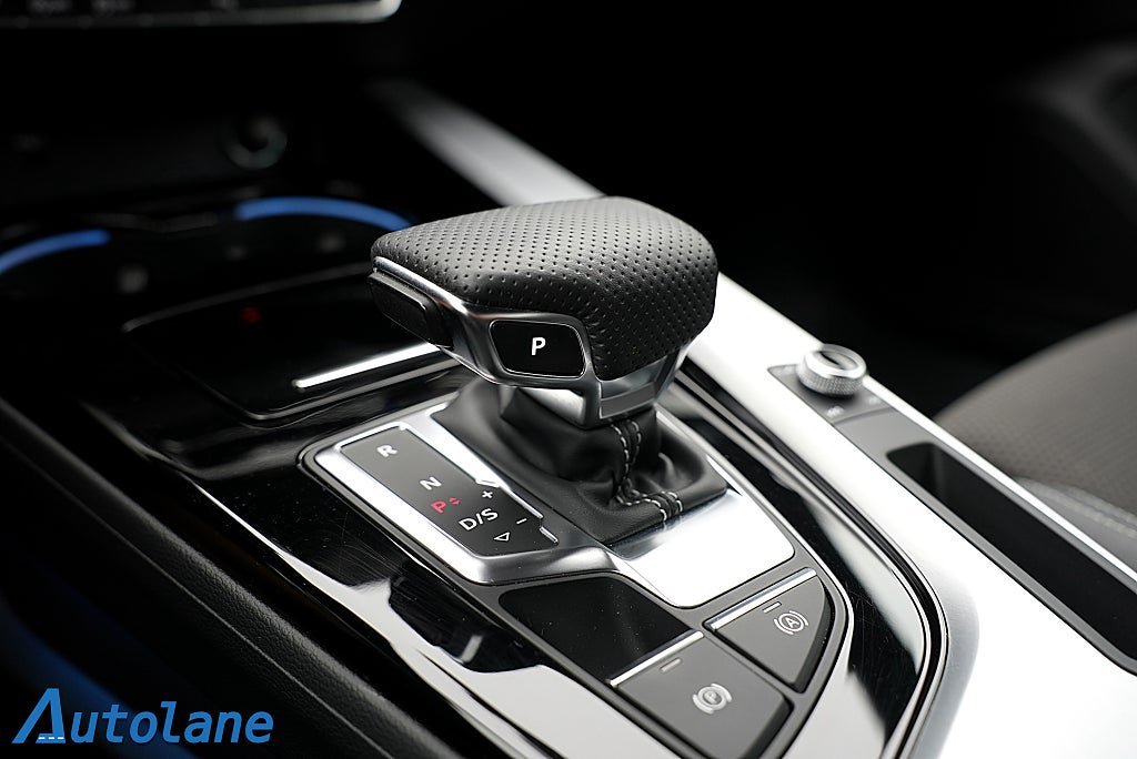 Vehicle Image 25