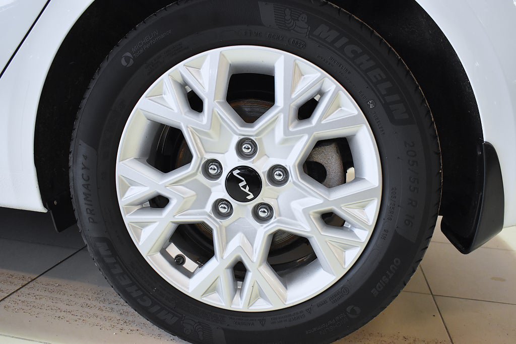 Vehicle Image 17