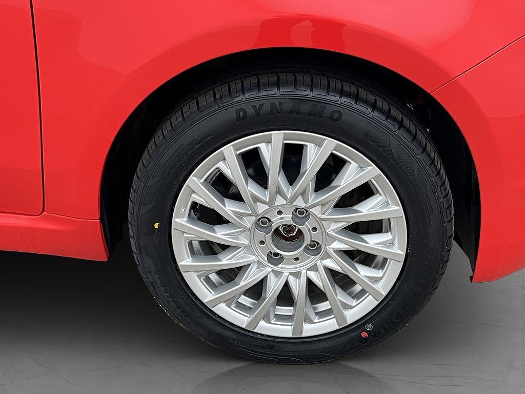 Vehicle Image 13