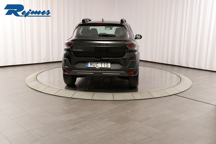 Vehicle Image 16