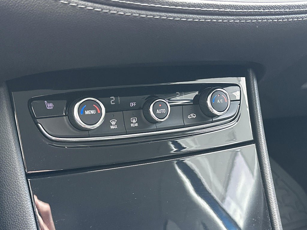 Vehicle Image 25