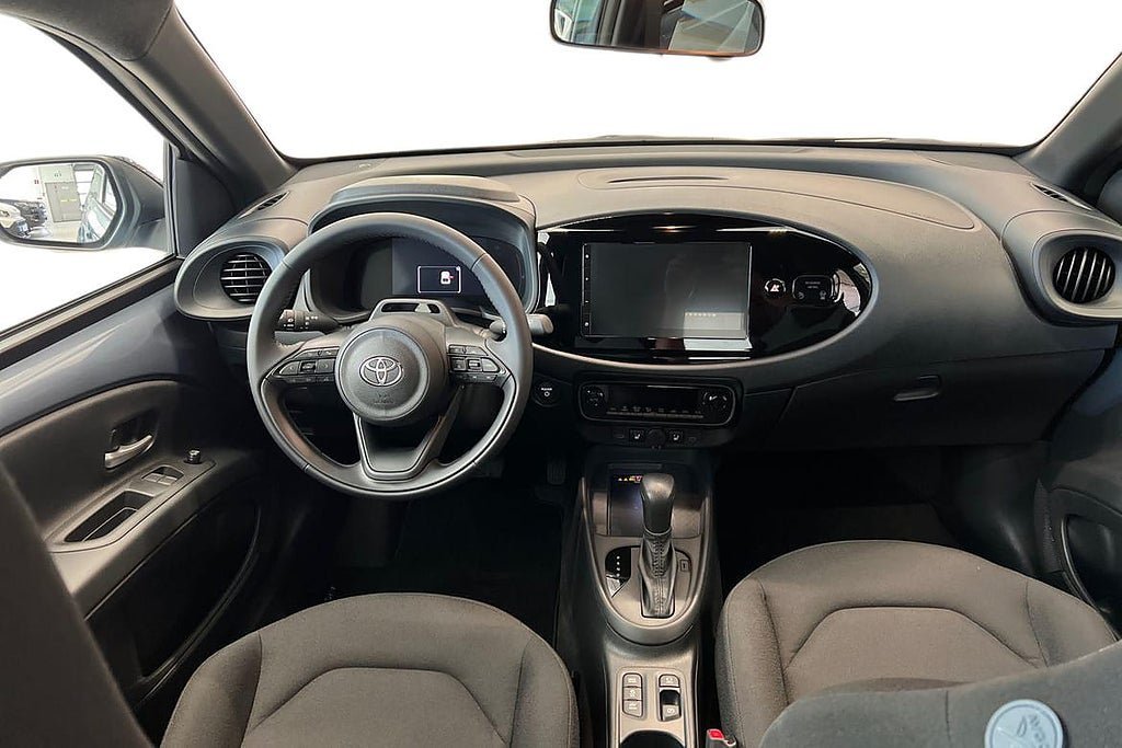 Vehicle Image 10