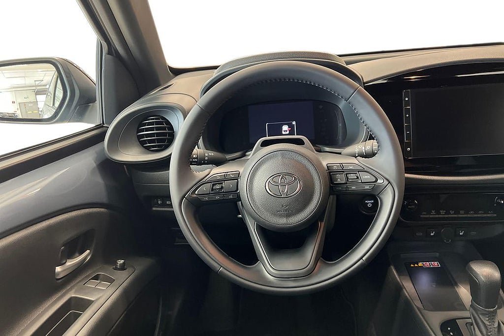 Vehicle Image 11