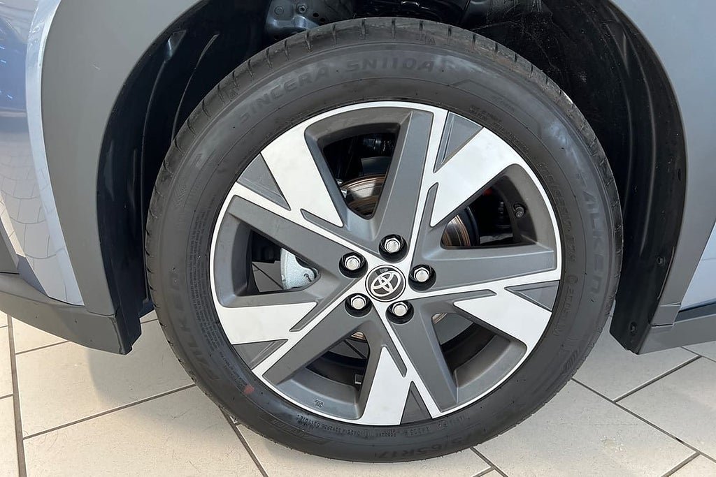 Vehicle Image 17