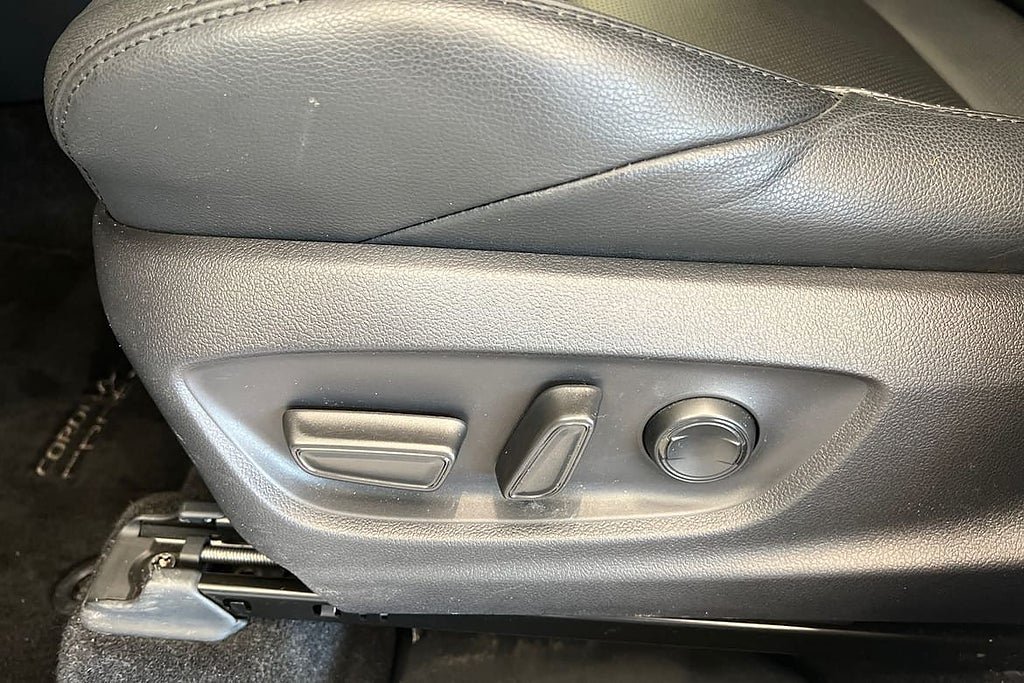 Vehicle Image 23