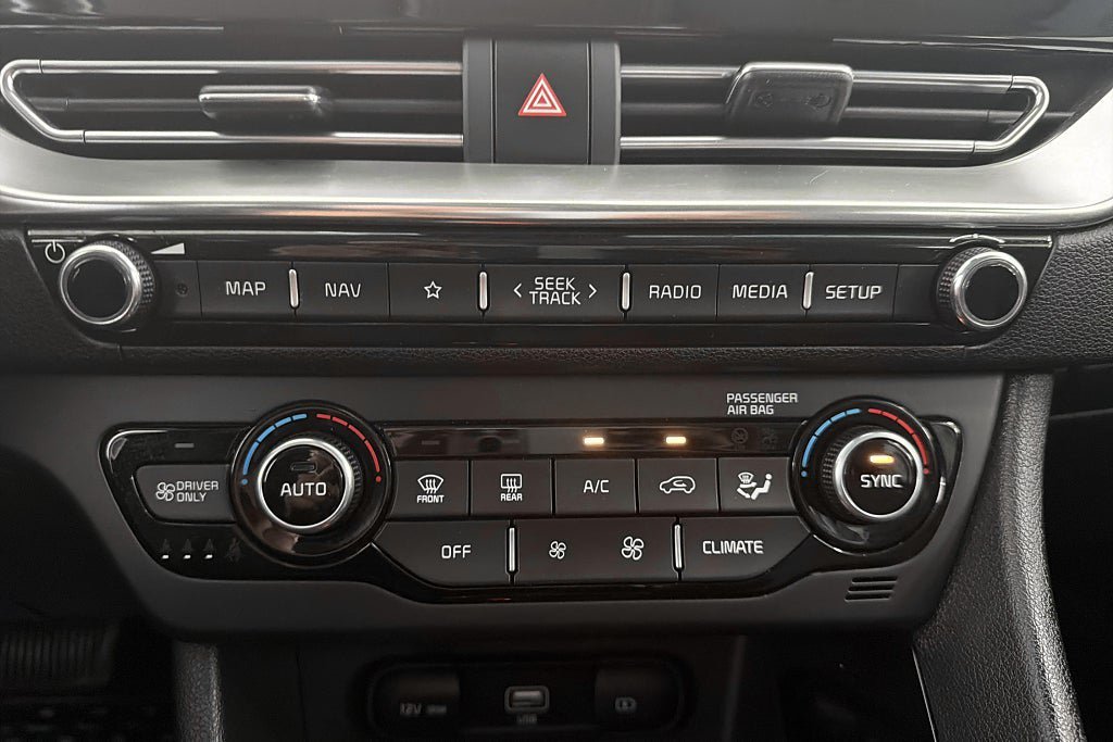 Vehicle Image 25