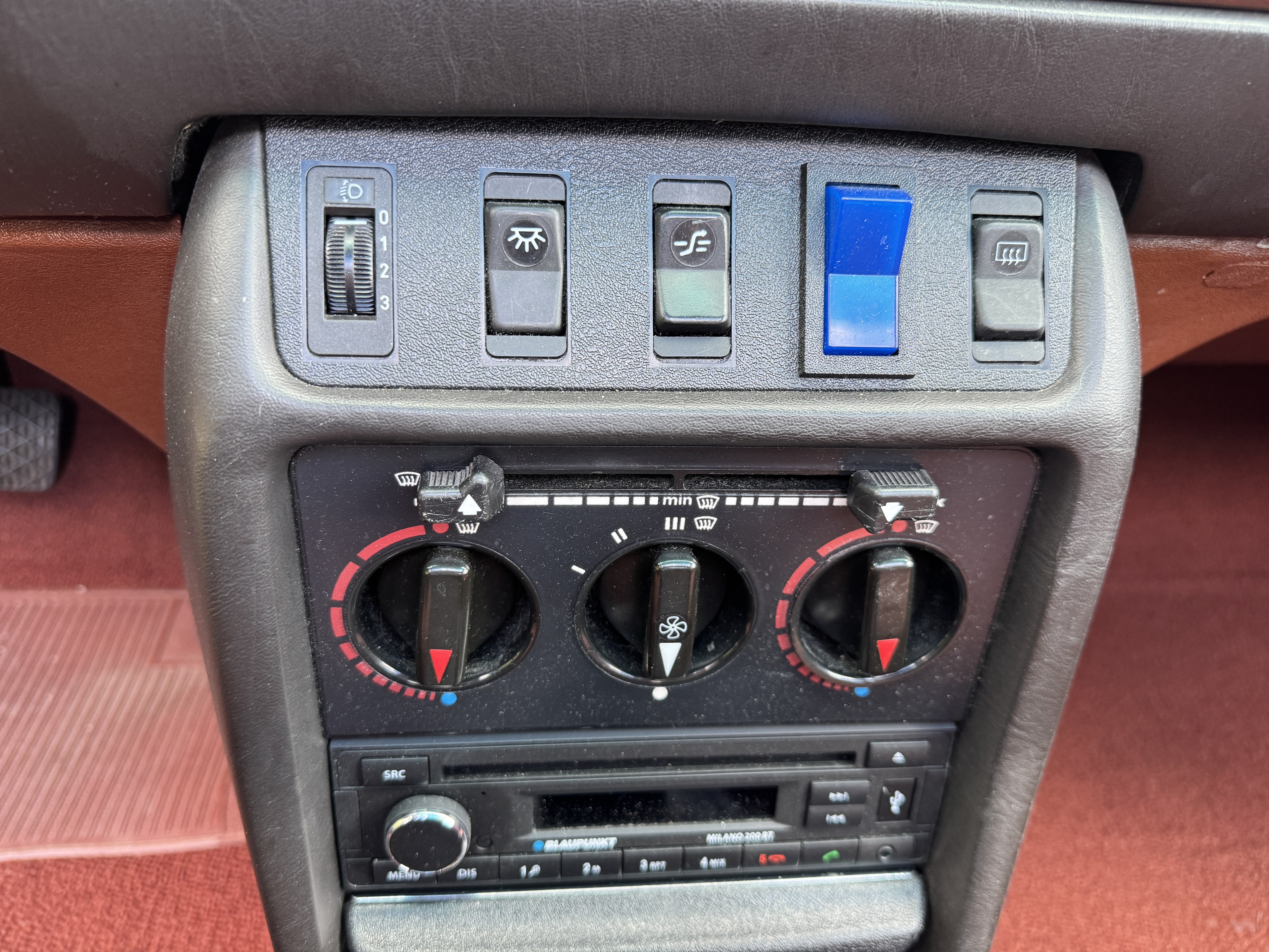 Vehicle Image 32