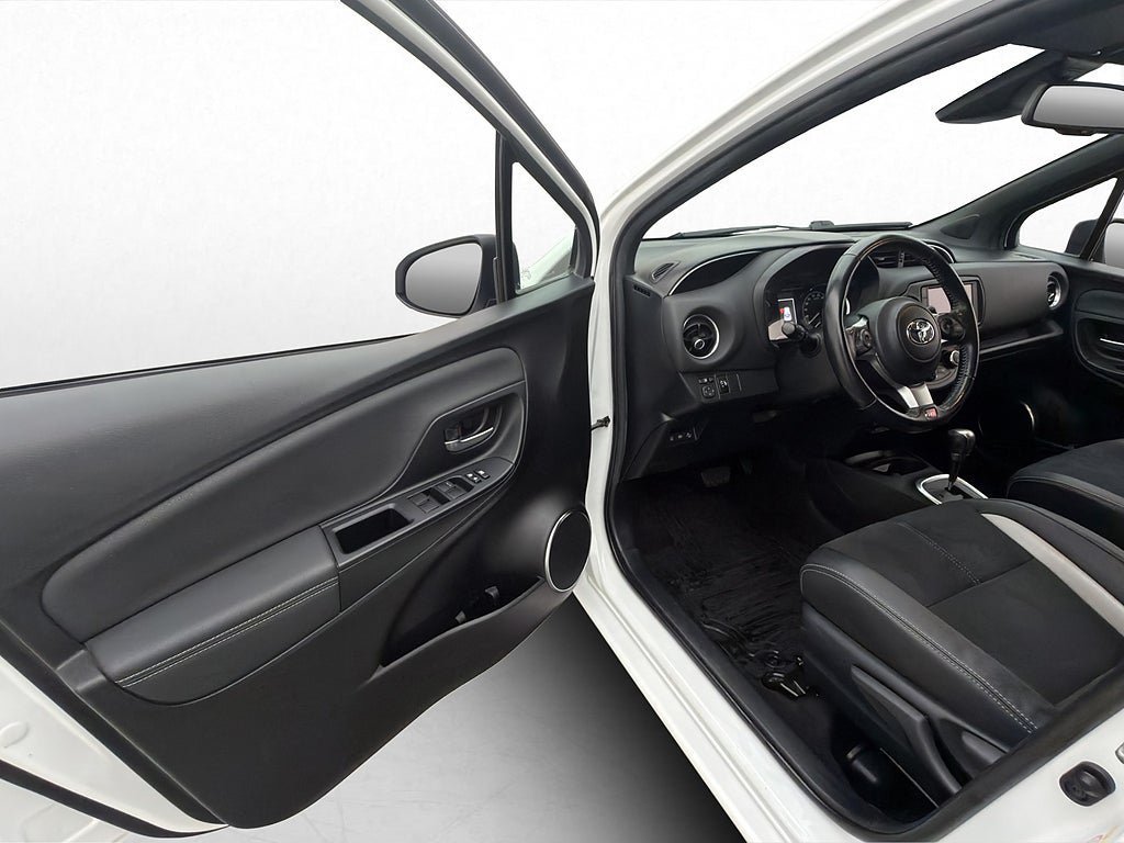 Vehicle Image 10