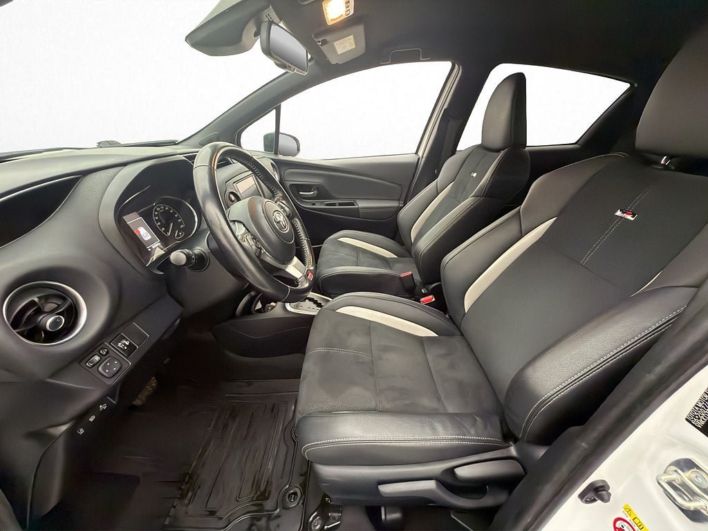 Vehicle Image 11