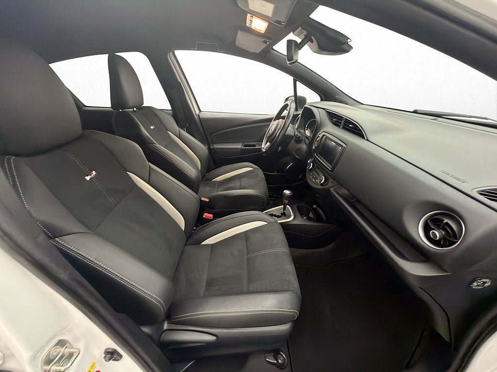 Vehicle Image 25