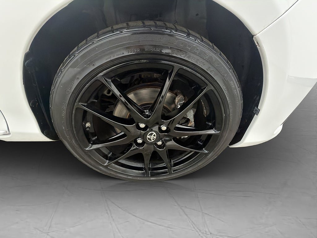 Vehicle Image 32