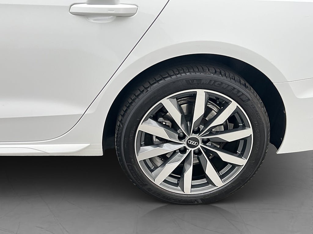 Vehicle Image 30