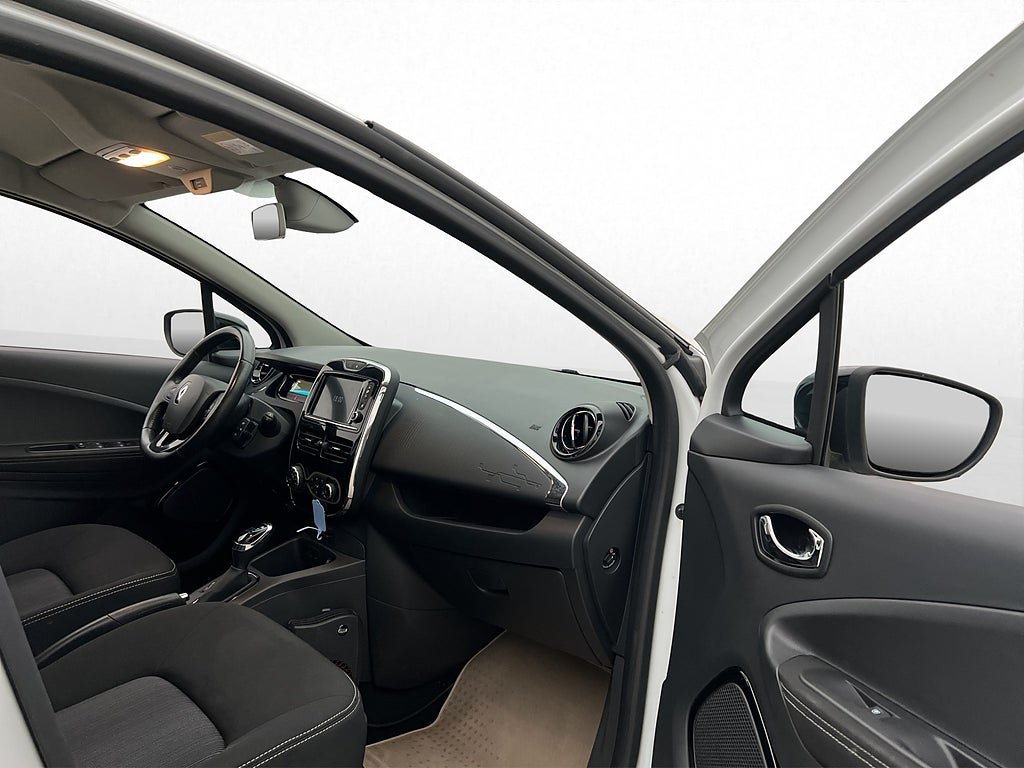 Vehicle Image 25