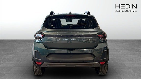 Vehicle Image 6