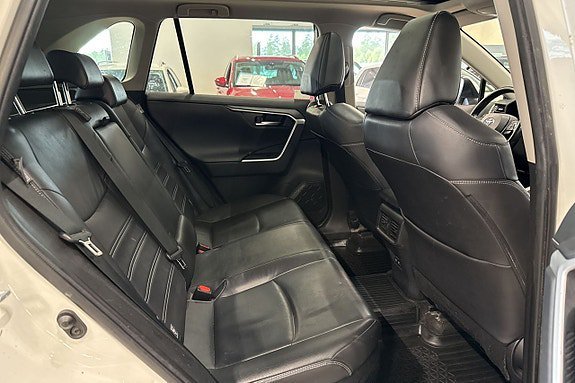 Vehicle Image 24