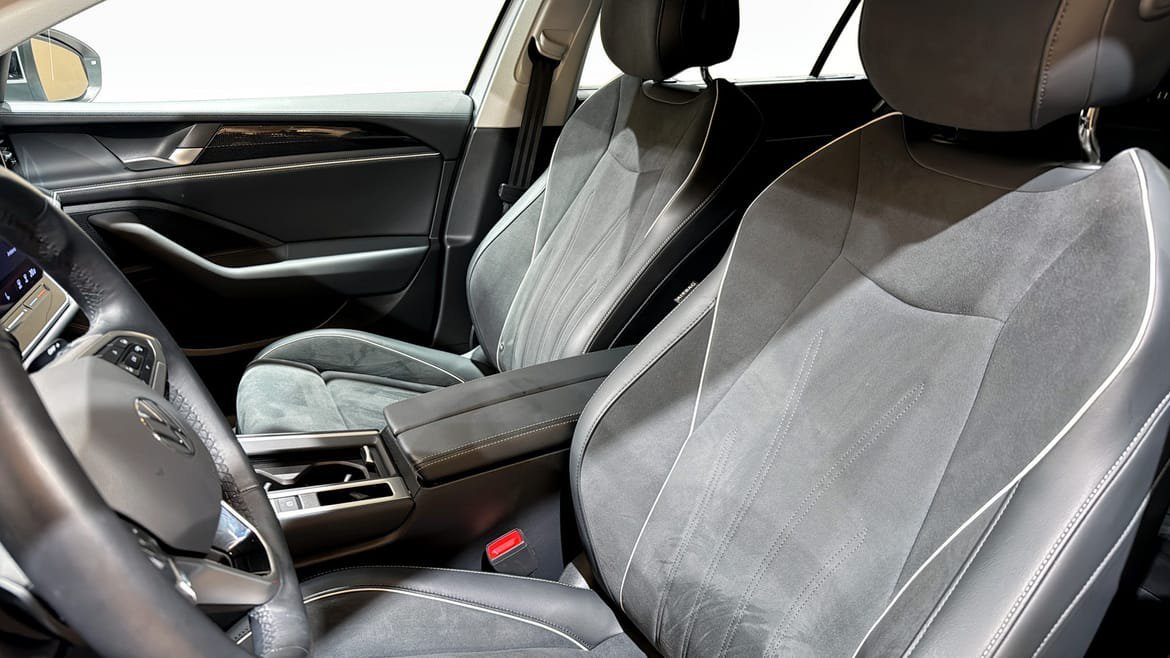 Vehicle Image 8