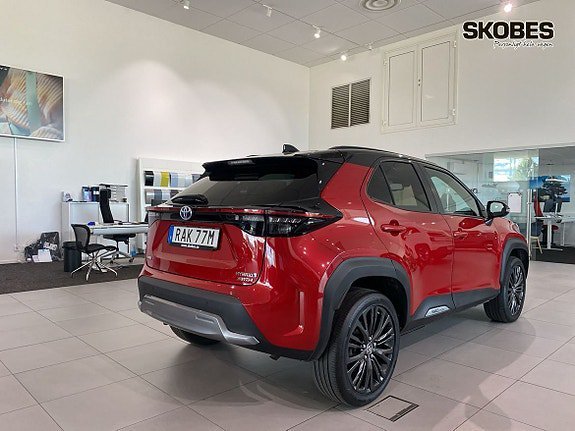Vehicle Image 6