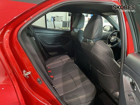 Vehicle Image 9