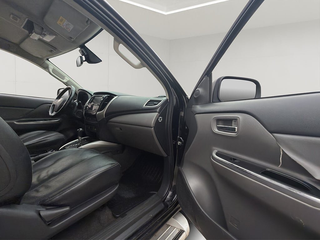 Vehicle Image 30