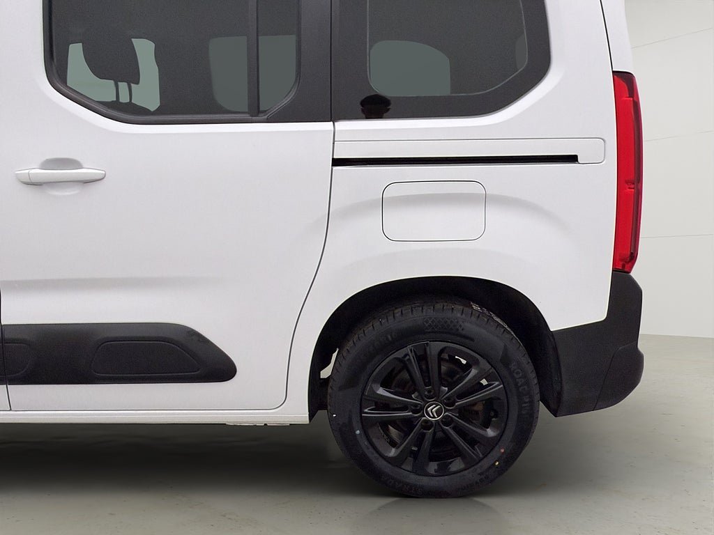 Vehicle Image 33