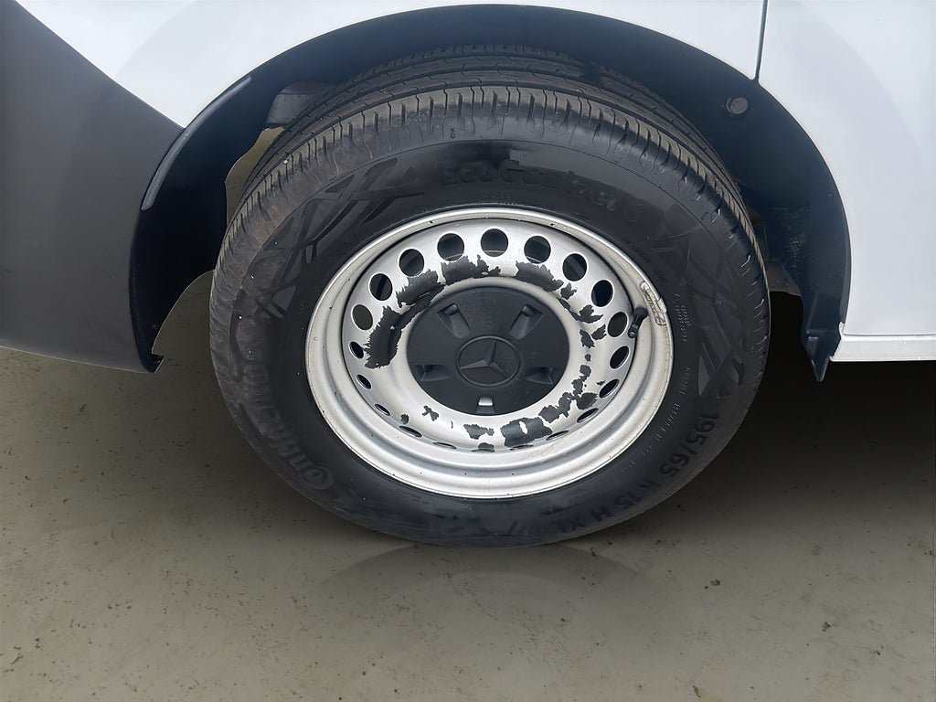 Vehicle Image 32