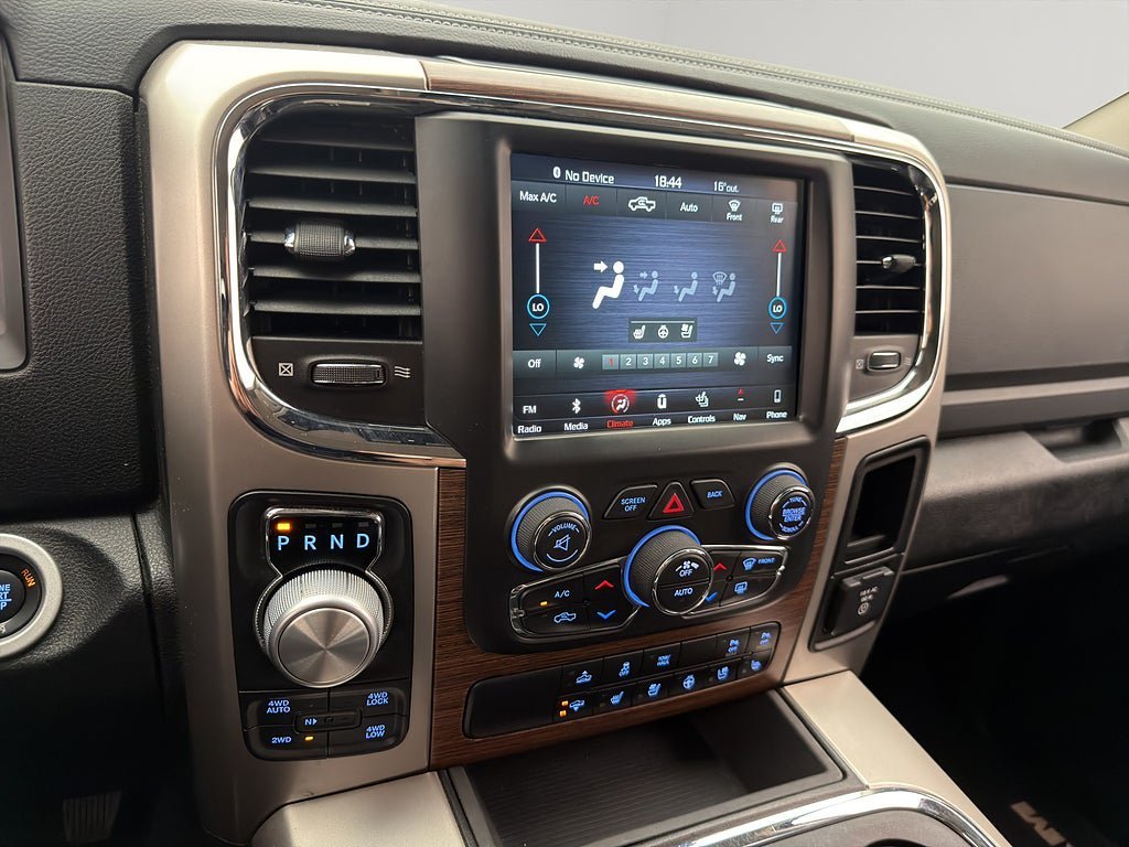 Vehicle Image 25