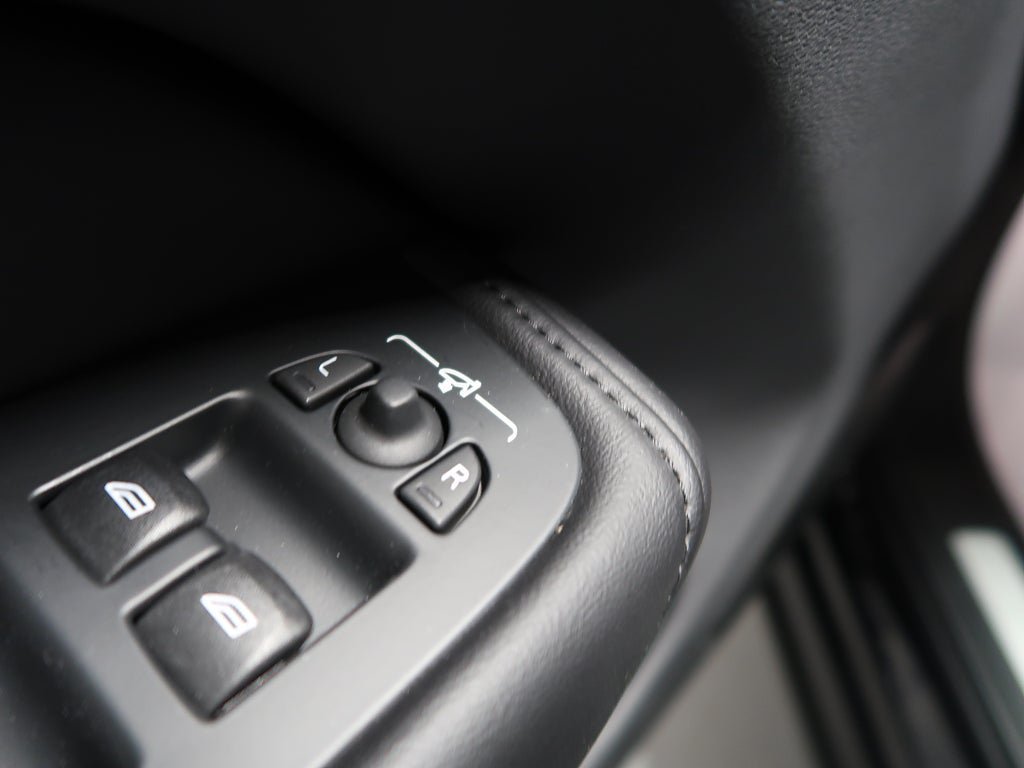 Vehicle Image 32