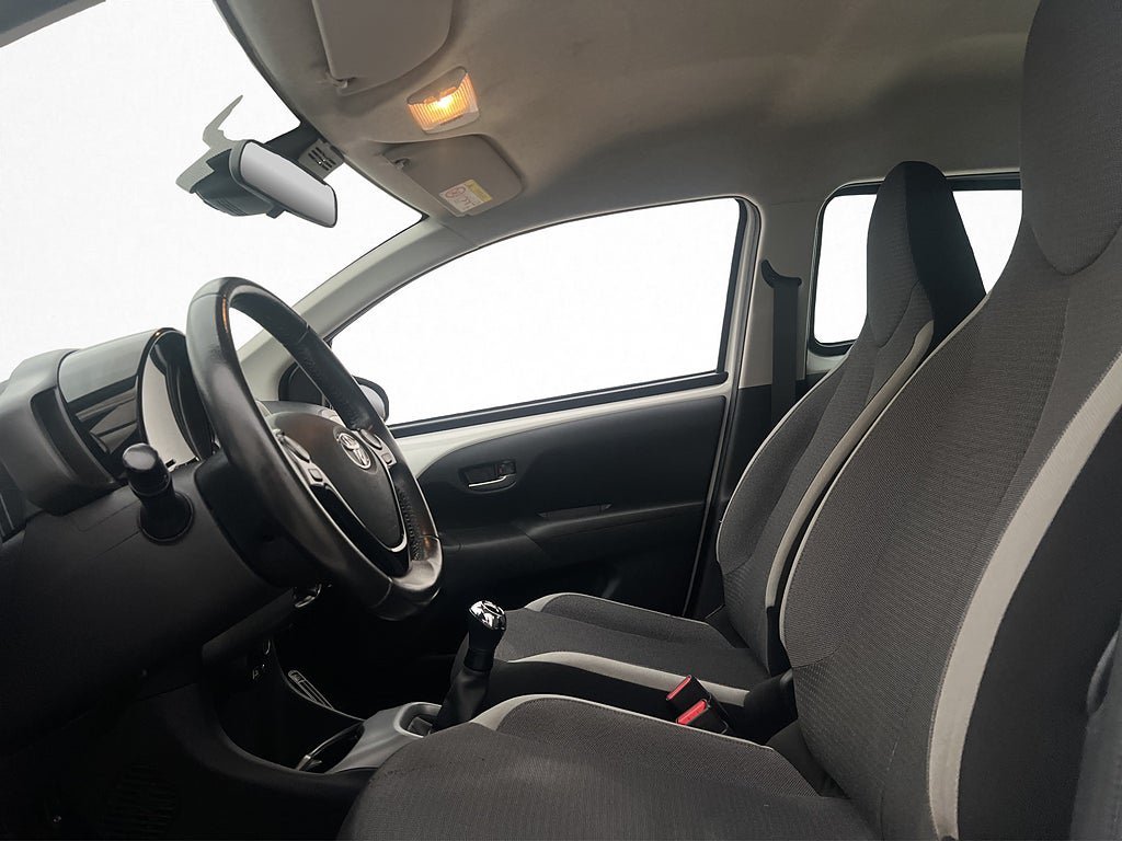 Vehicle Image 11