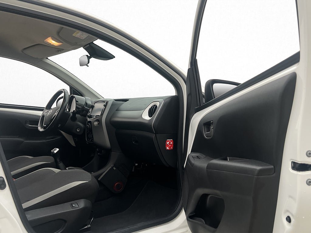 Vehicle Image 23