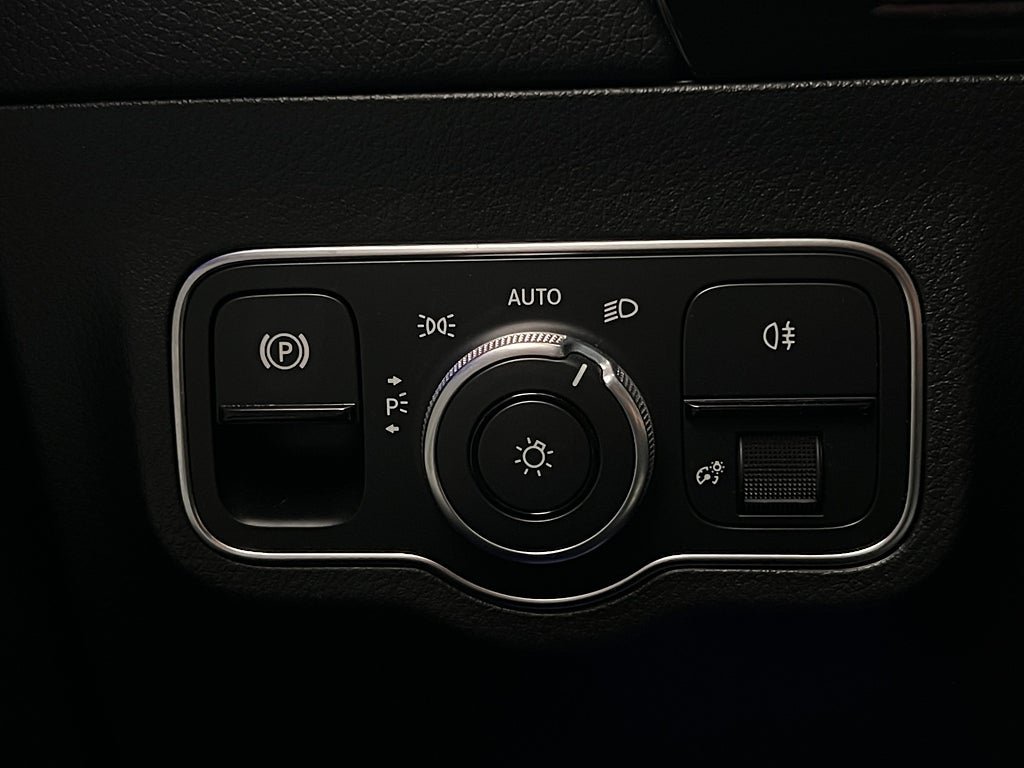 Vehicle Image 35