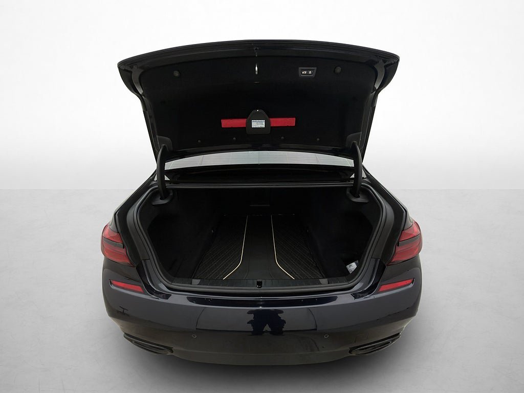 Vehicle Image 32