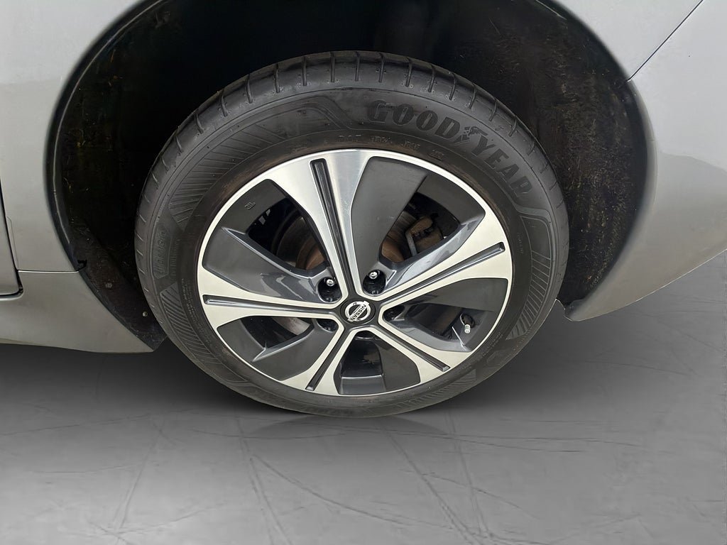 Vehicle Image 32