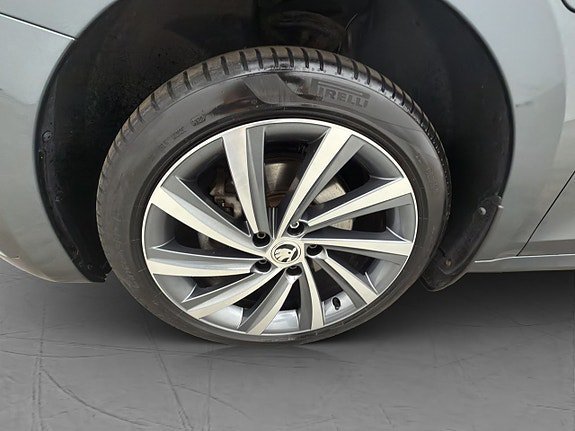 Vehicle Image 32