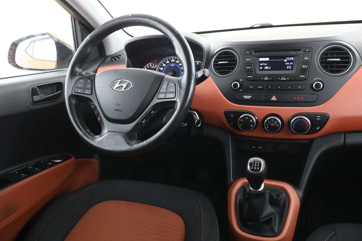 Vehicle Image 14