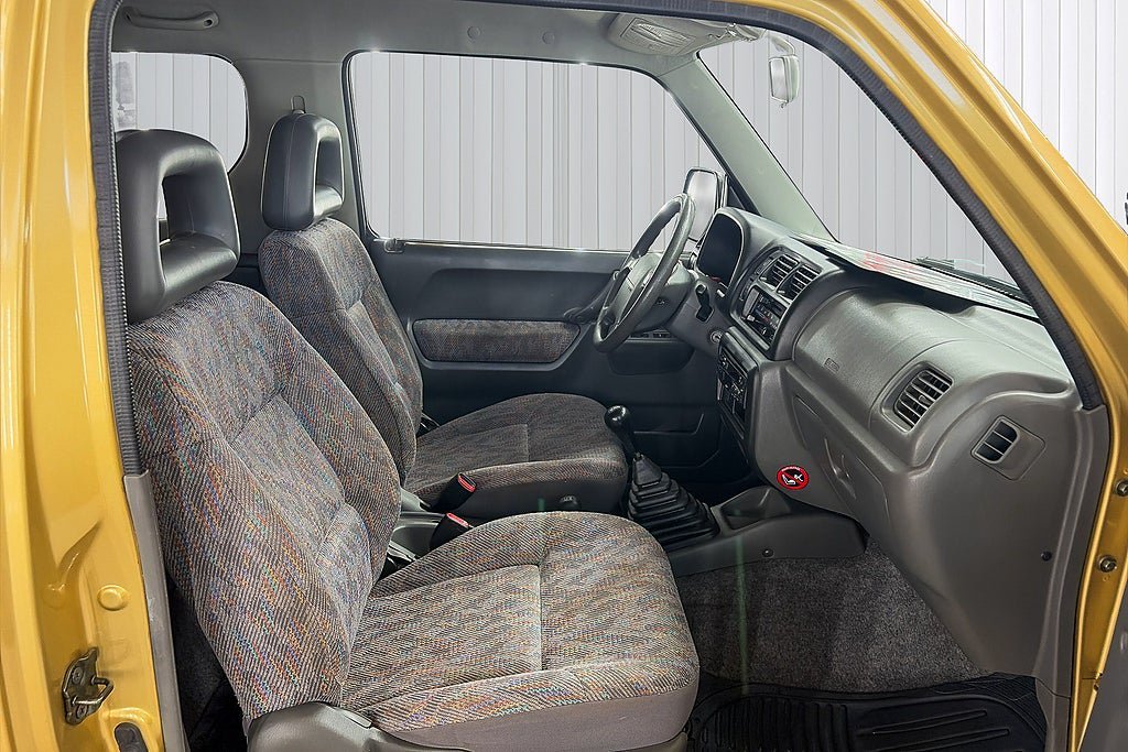Vehicle Image 16