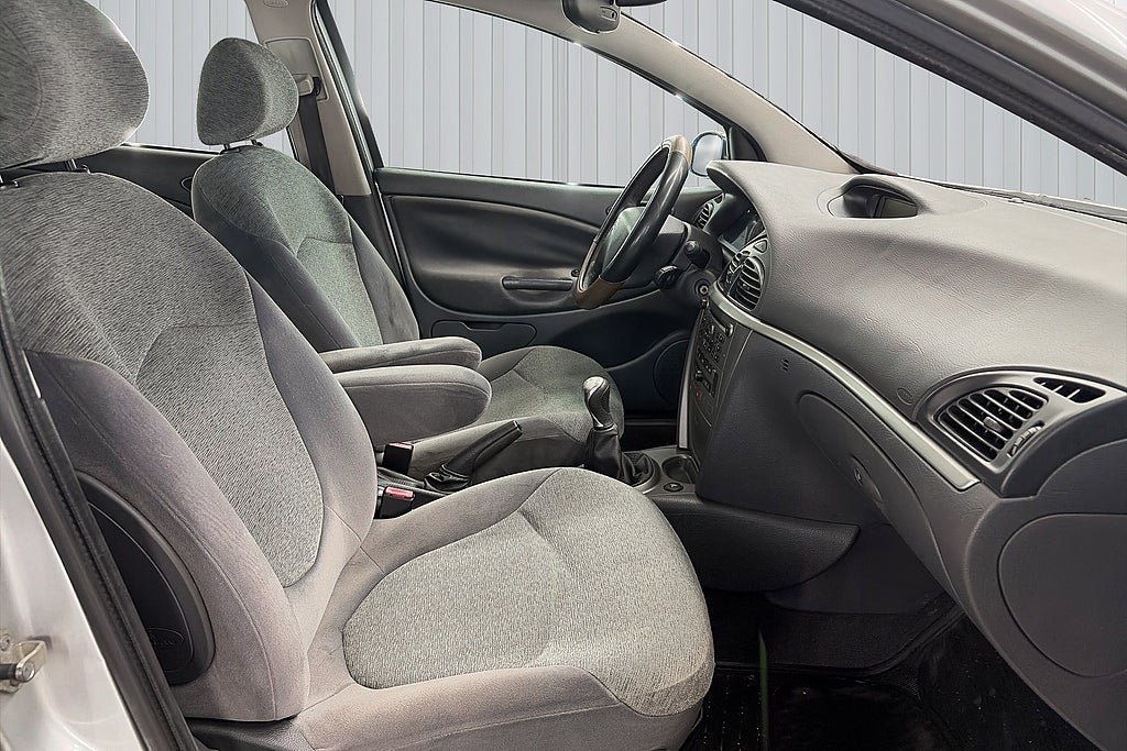 Vehicle Image 15