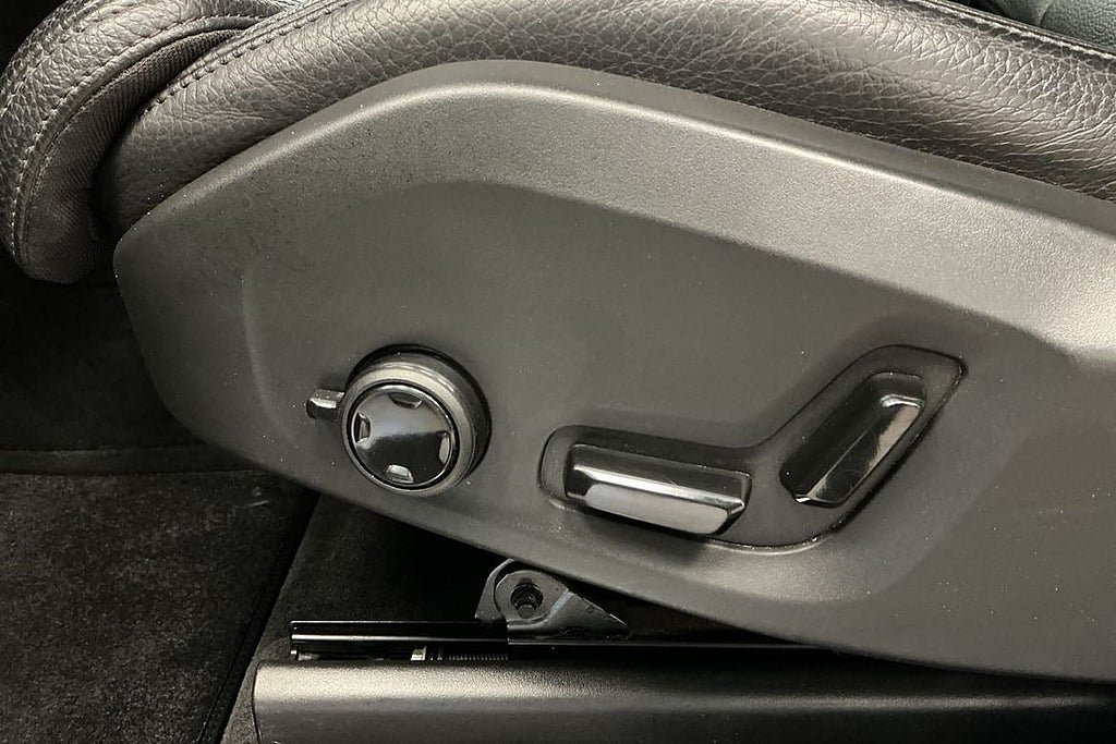 Vehicle Image 24