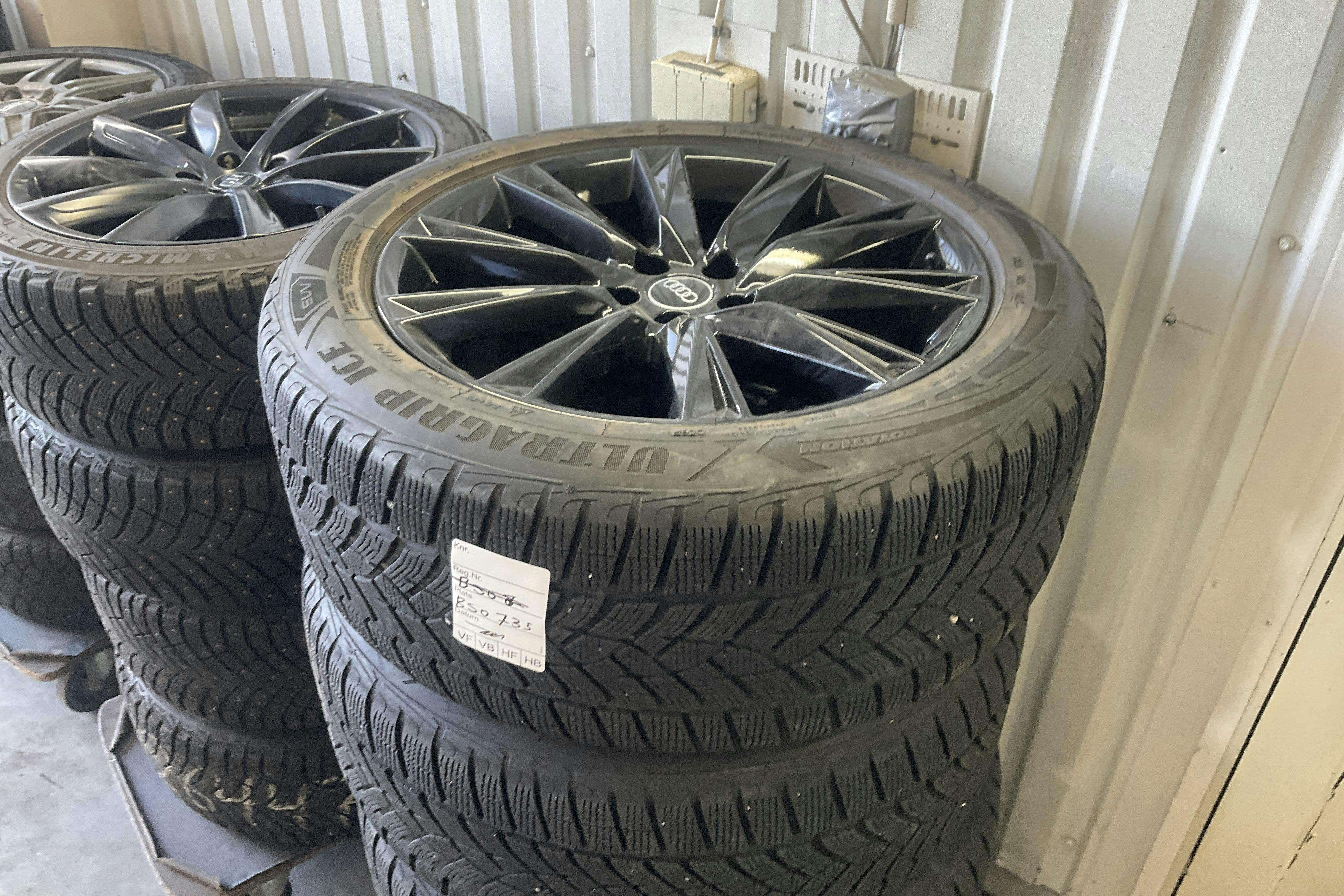 Vehicle Image 16
