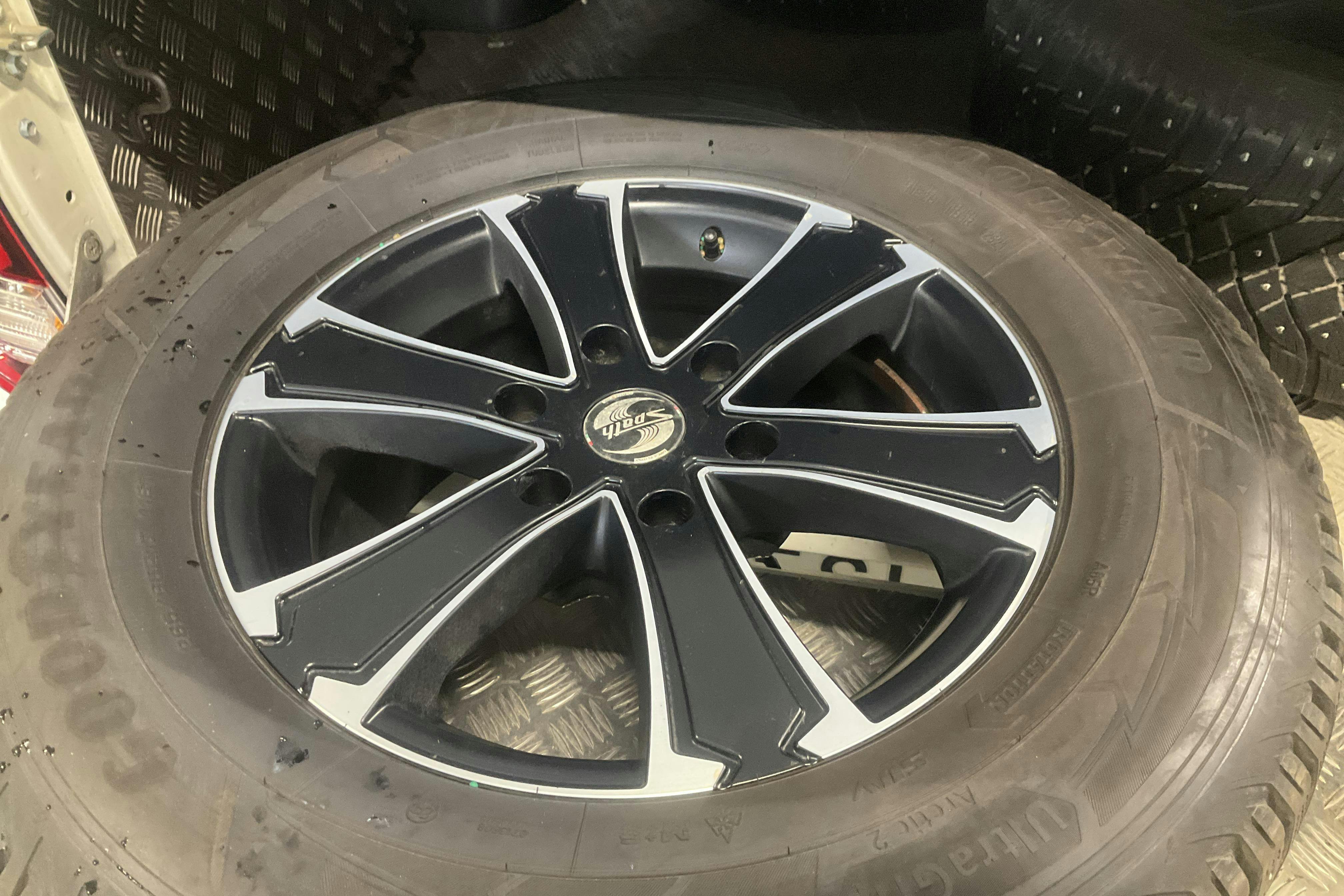 Vehicle Image 14
