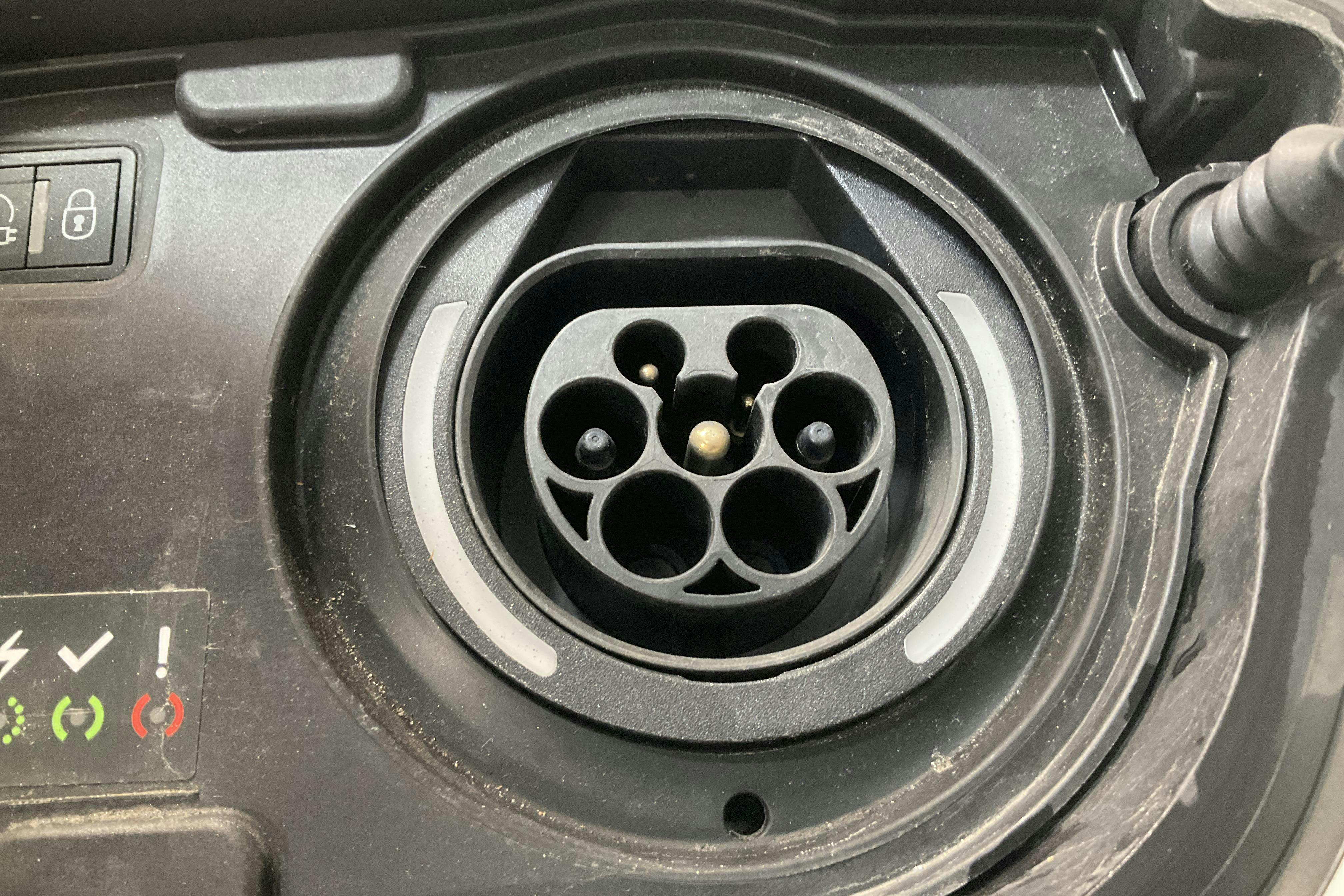 Vehicle Image 16