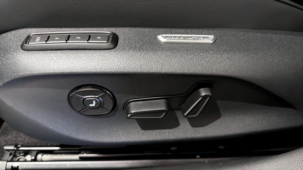 Vehicle Image 19