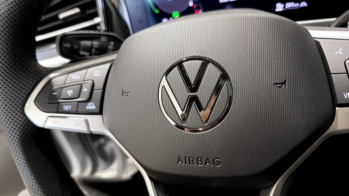 Vehicle Image 25